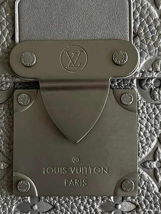 LOUIS POUCH S A4 LOCK VUITTON 0227